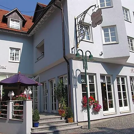 호텔 Am Schloss Neuenstein (Baden-Wurttemberg)