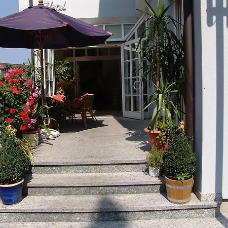 Hotel Am Schloss Neuenstein (Baden-Wurttemberg)