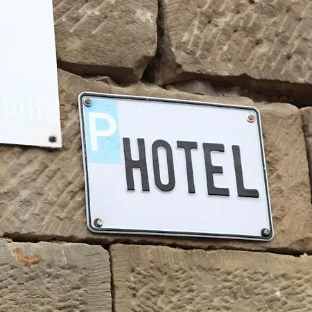 Otel Am Schloss Neuenstein (Baden-Wurttemberg)
