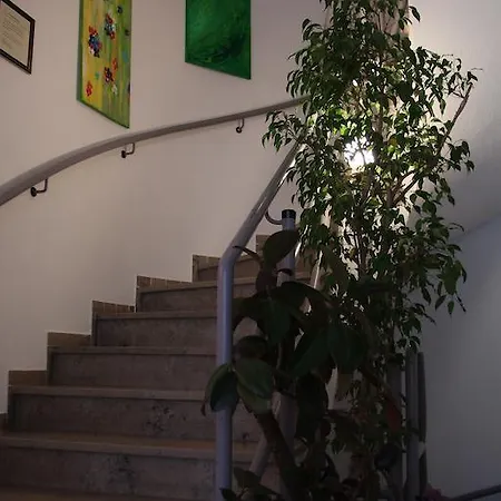 Am Schloss Neuenstein